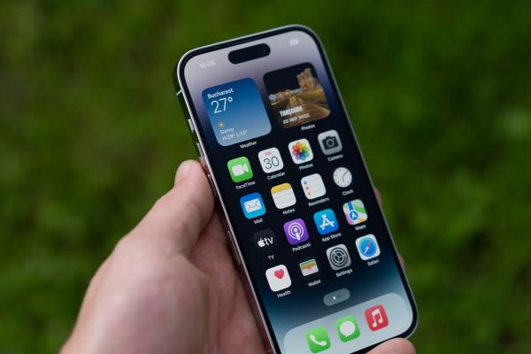 Apple iPhone 14 Pro: Display mai luminos decât credeam că e tehnic posibil
