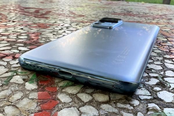 Xiaomi 12T Pro: Acustică stereo satisfăcătoare la 70% din volum