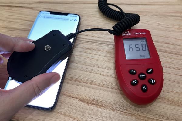 Luminozitate display HUAWEI Mate 50 Pro și ecranul văzut la microscop