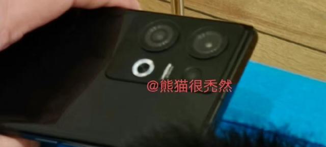 OPPO Reno9 apare în fotografii hands-on; Designul său e dezvăluit înainte de debut