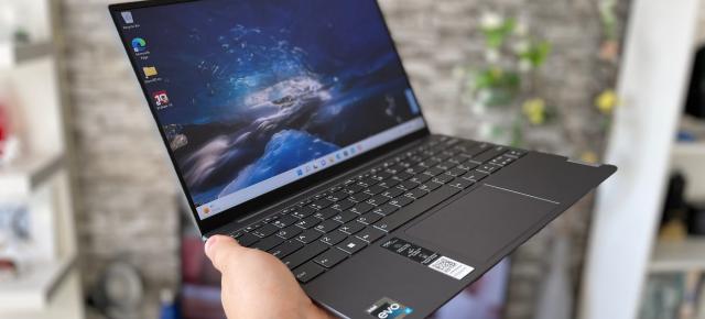 Lenovo Yoga Slim 7 Carbon (13IAP7) Review: Ultrabook-ul de sub 1 kg, cu fibră de carbon în componență și un ecran superb 90Hz