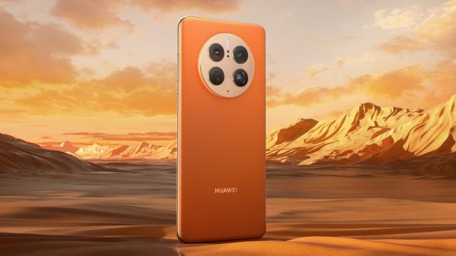 <b>Flagship-ul HUAWEI Mate 50 Pro este disponibil începând de azi la precomandă în România</b>Huawei Consumer Business Group a anunțat astăzi lansarea internațională a celui mai nou flagship din portofoliul său - HUAWEI Mate 50 Pro. Telefonul e deja disponibil în România la precomandă, pe HUAWEI Store și vine la prețul recomandat de 5.999 lei