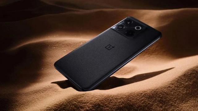 <b>Apar noi detalii despre flagship-ul OnePlus 11; Ar aduce decupaj lateral pentru camera selfie</b>Se vehiculează că OnePlus va lansa un nou flagship până la finalul acestui an. Conform zvonurilor, vorbim despre OnePlus 11, varianta „Pro” a telefonului urmând să sosească undeva la începutul anului 2023. Tipster-ul Digital Chat Station a oferit mai