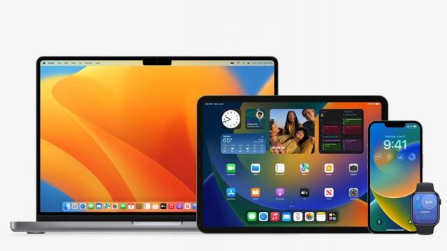 <b>Apple va începe distribuirea lui iPadOS 16 pe tabletele compatibile din data de 24 octombrie</b>Apple a amânat lansarea noilor iPad-uri în acest an, dar în mod surprinzător, aseară, a avut loc lansarea celor mai noi tablete din portofoliul companiei. Au fost prezentate printr-un comunicat de presă iPad 10, tableta de buget a companiei, dar