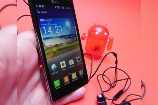 Review LG Optimus 4X HD - interfață Android personalizată plăcută, design atractiv, cameră ușor sub așteptări (Video)