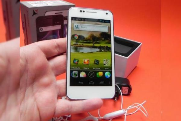 Allview P4 Duo unboxing - scoatem din cutie un model dual SIM interesant (Video)