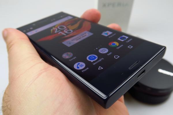 Sony Xperia X Compact Unboxing: micul telefon cu super cameră e aici (Video)