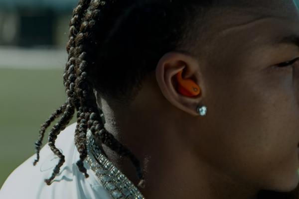 Căştile Apple Powerbeats Fit au scăpat pe web înainte de lansarea Apple de pe 9 septembrie
