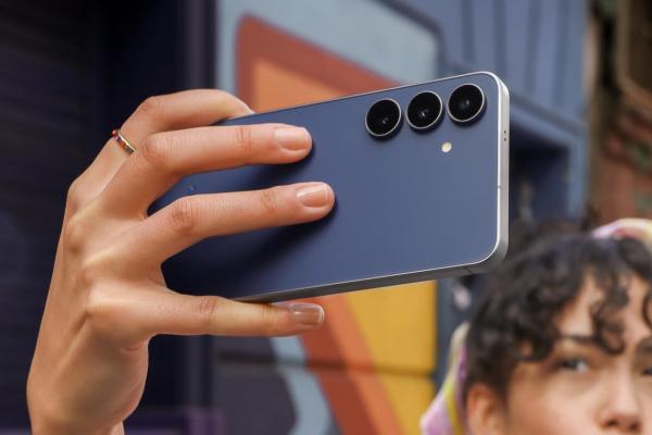 IFA 2025: Samsung prezintă Galaxy S25 FE! Noul model high-midrange are display AMOLED luminos, setup foto promițător, procesor Exynos 2400 sub capotă