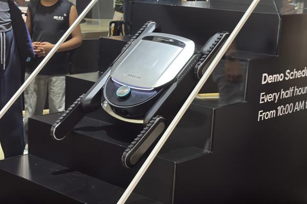 Dreame Cyber X - Fotografii IFA 2025