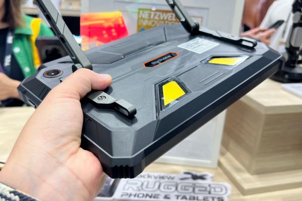 IFA 2025: Tableta cu proiector şi baterie imensă - Blackview Active 12 Pro Hands On (Video)