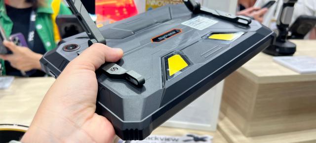 IFA 2025: Tableta cu proiector şi baterie imensă - Blackview Active 12 Pro Hands On (Video)
