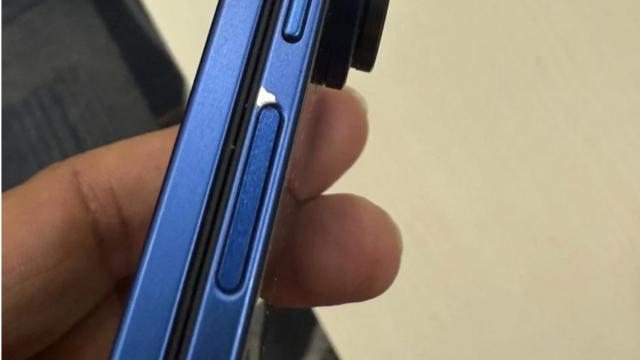 <b>Lui Samsung Galaxy Z Fold7 i se ia vopseaua deja; Iată cauza problemei</b>Samsung Galaxy Z fold7 are nici 2 luni de când a fost lansat şi deja suferă de o problemă de ordin estetic. Aparent i se ia vopseaua chiar şi fără vreun contact dur cu obiecte.