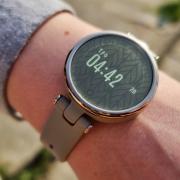 Prezentare Garmin LILY Classic: Accesoriul fashion și pe deasupra smart care se va asorta cu toate ținutele tale