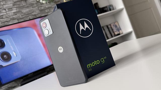 <b>Motorola Moto G53 5G: Benchmark-uri de zona low-midrange, acceptabile pentru suma cerută</b>Pe masa noastră de teste am avut mai multe smartphone-uri Motorola recent. Pot spune că Moto G53 nu sare departe de Moto G23 sau G73 când vine vorba de performanță. El are sub capotă CPU-ul Qualcomm Snapdragon 480+, un cipset de 8nm octa-core