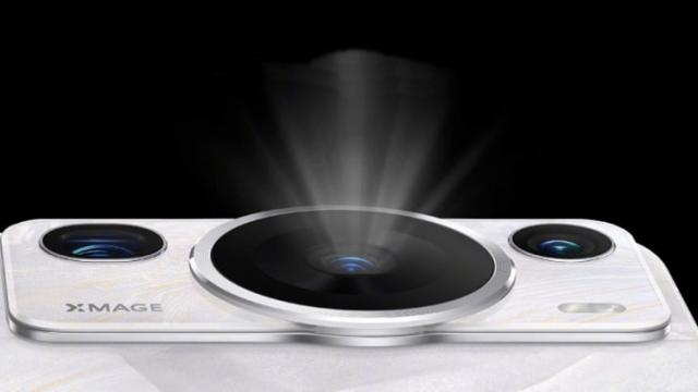 <b>Zoom-ul lui Huawei P60 Pro pus la treabă cu ocazia unui eveniment astronomic rar; Luna și Venus capturate într-o fotografie care a ajuns virală</b>Huawei a lansat recent noua serie de flagship-uri P60. Iese clar în evidența camera-phone-ul Huawei P60 Pro, care aduce senzori foto capabili și noua tehnologie XMAGE de optimizare a fotografiilor. În China pare că telefonul e deja un hit, o fotografie