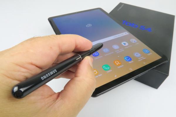 Samsung Galaxy Tab S4 Unboxing: cea mai elegantă tabletă Android, curajoasă în exprimare şi cu stylus nou (Video)