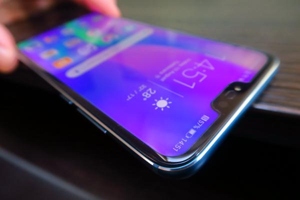 Huawei Honor 10: Display dezamăgitor la luminozitate