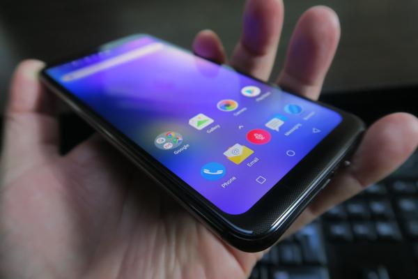 Allview Soul X5: Design elegant, lucios, aderent