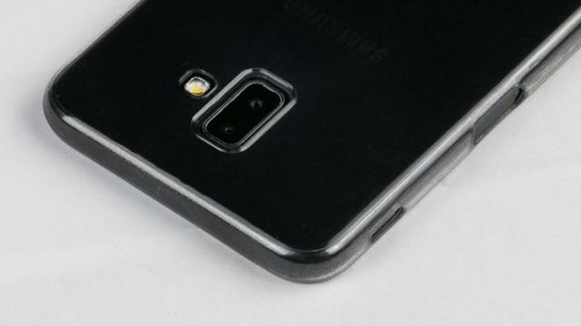 <b>Samsung Galaxy J6 Prime chiar are scanner de amprente lateral; Iată fotografii cu macheta sa</b>Descoperim tot astăzi faptul că smartphone-ul Galaxy J6+ s-ar putea lansa la nivel internațional drept Galaxy J6 Prime, telefon din urmă care își dezvăluie cu această ocazie și o serie de huse. Accesoriile confirmă faptul că vom avea parte de 