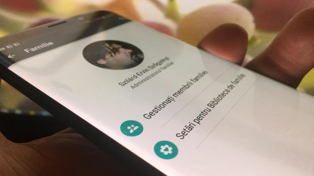<b>Funcția de partajare a bibliotecii din Google Family Link este disponibilă în România: puteţi împărți de acum aplicaţiile cumpărate cu membrii familiei (chiar și filme, seriale, ebooks)</b>Încă unul dintre serviciile importante Google ajunge în România în această săptămână. E vorba despre Google Family Link, care va permite să partajaţi aplicaţiile cumpărate cu membri familiei. E vorba despre filme, seriale, ebooks, dar nu şi muzica.