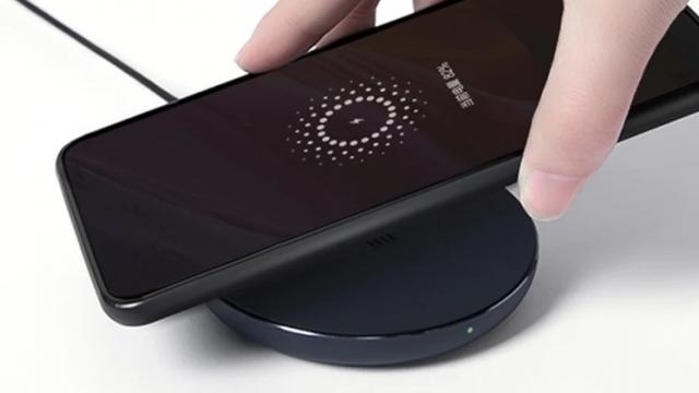 <b>Cafago vine cu reduceri atractive pentru două încărcătoare wireless; Iată despre ce modele este vorba</b>În aceste zile multe telefoane au ajuns să ofere suport pentru tehnologia de încărcare wireless în standard Qi, aceasta fiind o modalitate prin care putem uita de grija cablurilor atunci când suntem acasă. Dacă încă nu dețineți un asemenea