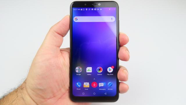 <b>Allview Soul X5: Hardware cu mai nimic ştirbit faţă de Soul X5 Pro</b>Allview Soul X5 Pro a oferit un hardware destul de solid la debut, iar de la Soul X5 aşteptăm un fel de varianta "Lite" a sa, dar nu cu mult. Într-un fel cele două modele sunt foarte apropiate, dacă ne uităm la baterie, cantitatea de RAM şi la rezoluţia..