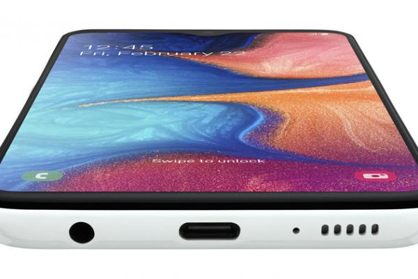 Samsung Galaxy A20e debutează oficial: varianta derivată din A20 pentru Europa, cu corp compact