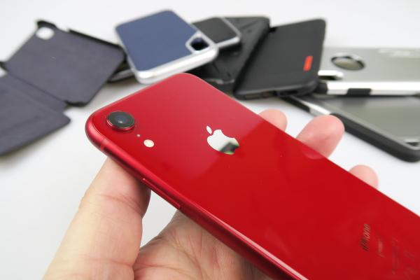 Prezentare huse iPhone XR + giveaway: accesorii Nillkin, UAG, Spigen, CUBZ (Huse Mobiledirect.ro)