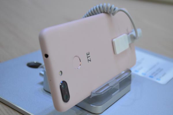 MWC 2018: ZTE Blade V9 VITA prezentare hands-on: interpolare şi pachet low midrange de dotări (Video)