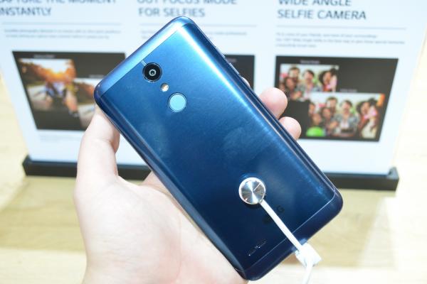 MWC 2018: LG K10 (2018) prezentare hands-on - telefonul midrange care face din Lite bici (Video)