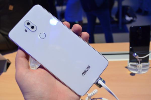 ASUS ZenFone 5 Lite (ZC600KL) - Fotografii Hands-On de la evenimente