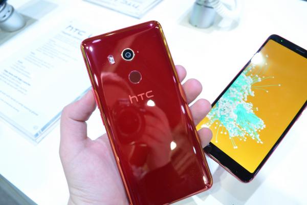 MWC 2018: HTC U11 EyeS prezentare hands-on - midrange XXL, care îţi face selfie-uri Bokeh cu cameră duală (Video)