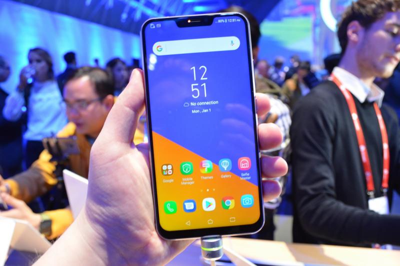 Fotografii hands-on ASUS ZenFone 5 (ZE620KL) (MWC 2018): ASUS-ZenFone-5_013.JPG