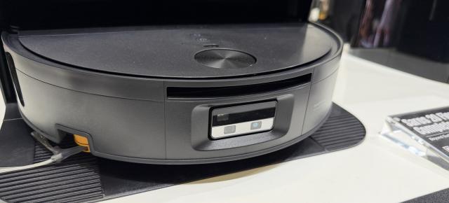 Roborock Saros 20 Flow Complete hands-on: 36.000 Pa și praguri de 8,8 cm într-un corp de 8,98 cm