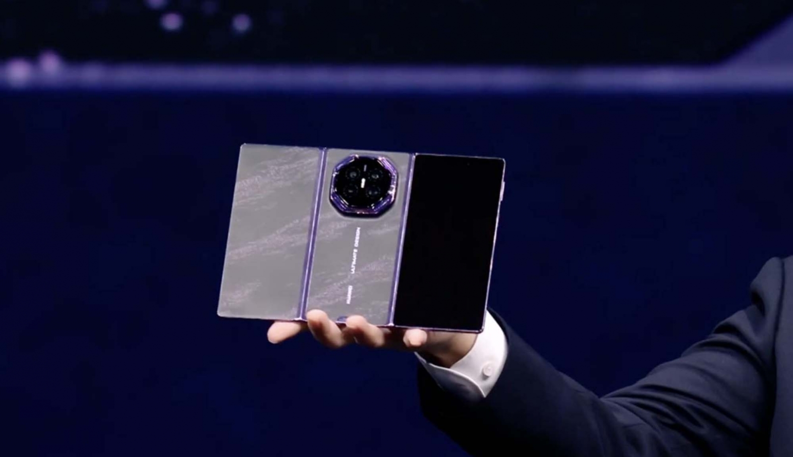 Huawei Mate XT 2 Ultimate Design debutează cu ecran triplu de 10,2 inch, Kirin 9050 Pro și baterie de 5600 mAh
