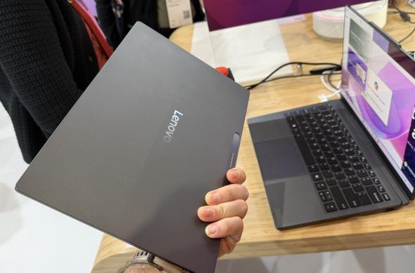 Lenovo ThinkBook Modular AI Concept - Fotografii hands-on MWC 2026: Photo 03.03.2026, 12 33 34.jpg