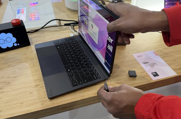 Lenovo ThinkBook Modular AI Concept - Fotografii hands-on MWC 2026: Photo 03.03.2026, 12 33 14.jpg
