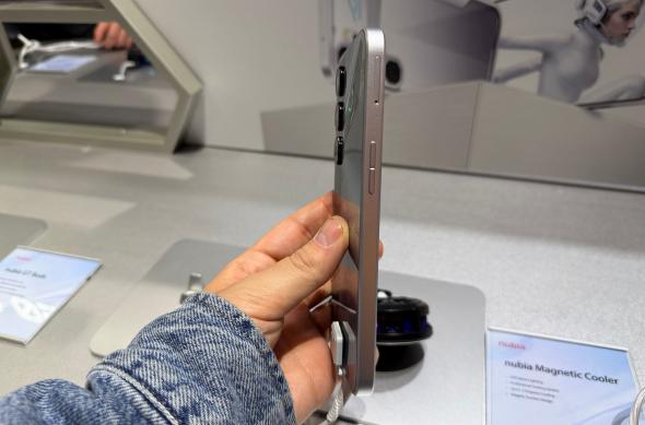 Nubia Neo 5 GT - Fotografii hands-on MWC: Nubia_ (7).jpg