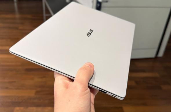 ASUS ExpertBook Ultra - Fotografii hands-on: ASUS-EXPERTBOOK-ULTRA_ (7).jpg