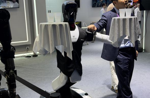 Turul standului Agibot la MWC 2026: Photo 05.03.2026, 11 51 58.jpg