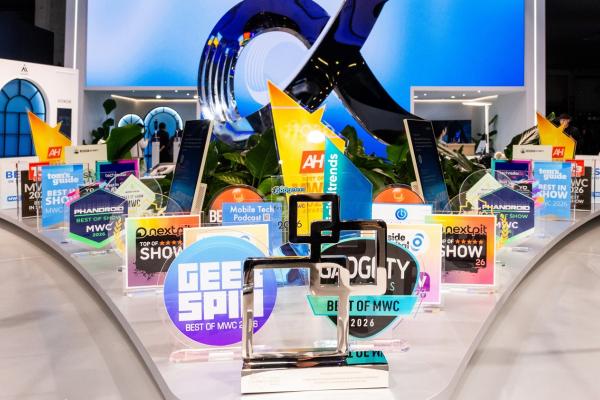 Atracțiile MWC 2026: HONOR Robot Phone și Magic V6 au obținut peste 70 de premii din partea presei