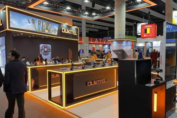 MWC 2026: Turul standului Oukitel - telefon cu brichetă, clone, corpuri robuste şi masive (Video)
