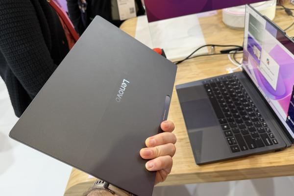 MWC 2026: Produsul meu preferat de la MWC - Lenovo ThinkBook Modular AI Concept are porturi modulare şi ecran ataşabil (Video)