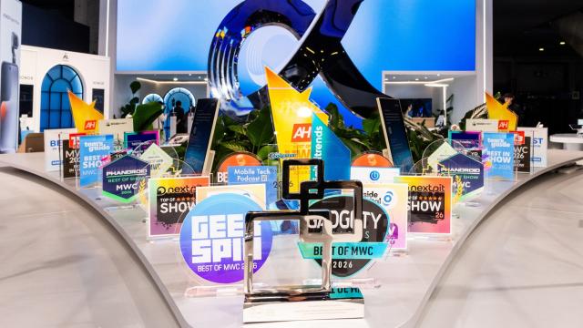 <b>Atracțiile MWC 2026: HONOR Robot Phone și Magic V6 au obținut peste 70 de premii din partea presei</b>La MWC 2026, HONOR a atras atenția cu mai multe produse și concepte, printre care Robot Phone și telefonul pliabil Magic V6. Producătorul a obținut peste 70 de premii din partea presei internaționale cu această ocazie, în special pentru direcția