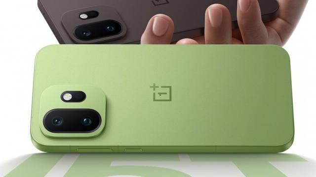 <b>OnePlus 15T în varianta "verde primăvară" apare în randări oficiale, e aproape de lansare</b>Cei de la OnePlus vor să aducă pe piață un nou smartphone compact și anume OnePlus 15T, model care a primit leak-uri anterior, inclusiv detalii despre o mega baterie și un ecran îndreptat spre gaming. Astăzi vedem un poster