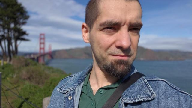 <b>Am călătorit 20.000 km pentru a testa Xiaomi 17 Ultra; Hai cu mine: București - San Francisco - Barcelona</b>Sunt curios din fire. De aia m-am făcut jurnalist. Eram cândva la Milano cu colegi jurnalişti, am văzut o uşă deschisă spre o galerie de artă şi le-am zis colegilor “hai să intrăm”. S-au uitat la mine ca la un nebun. În 2006 lucram la Softpedia