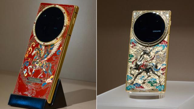 <b>Dreame prezintă telefonul cu cameră detașabilă cu senzor de 1 inch și telefoane de lux, de 15.000 de dolari</b>Dreame a ales să intre în forță pe piața de telefoane, direct cu telefoane de lux, la fel cum și pe piața auto ar intra cu o supermașină. De la aspiratoare este totuși mare distanță până acolo... Azi compania ne prezintă un telefon inedit, care