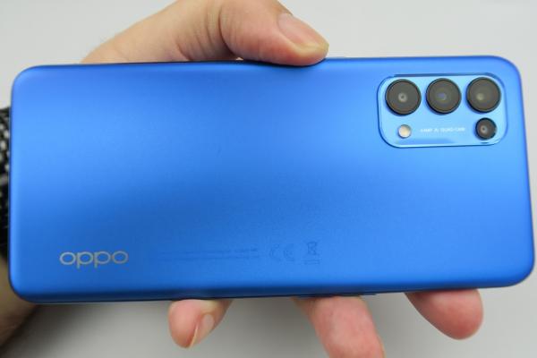 Oppo Reno5 5G: Design cu "ASMR tactil", de un albastru cosmic