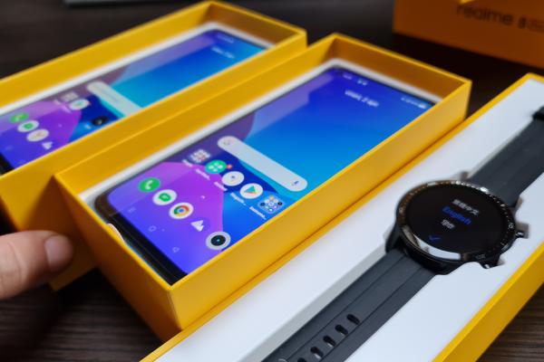 [Update Câștigător] Concurs: Poţi câştiga un telefon Realme 8 şi un ceas Realme Watch S Pro; Iată condiţiile!